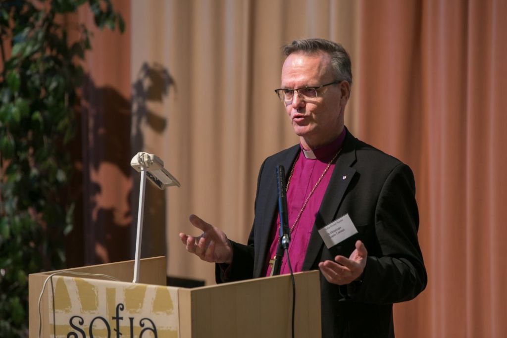 Arkkipiispa Tapio Luoma puhuu.
